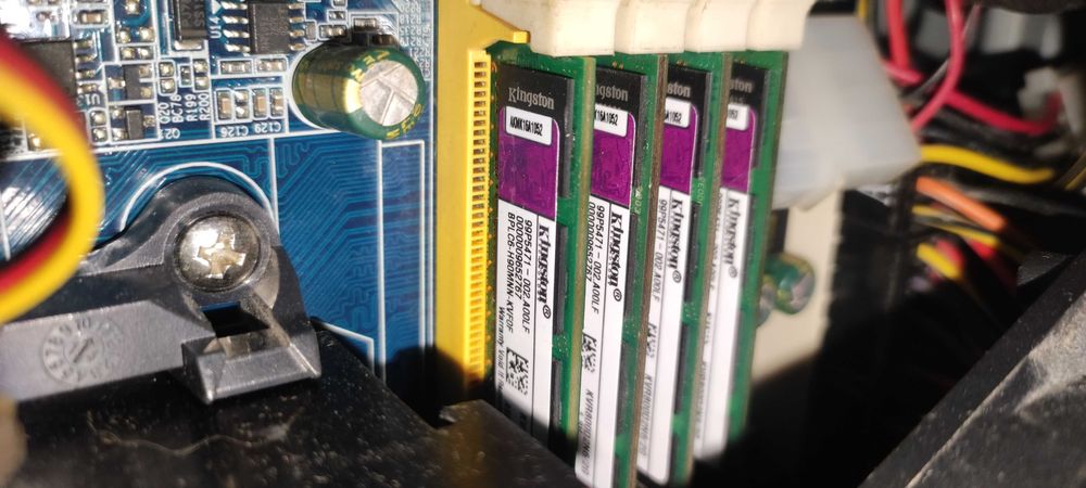 Комплект пк материнка гигабайт,процессор.Видеокарта,оперативная 8,диск