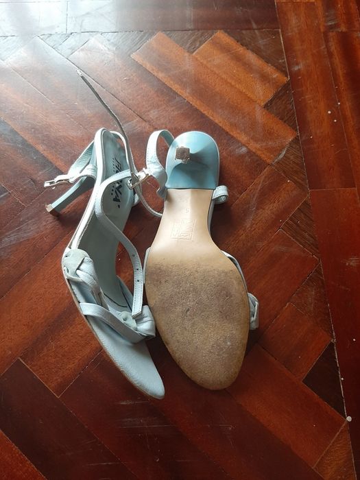 Sandalias azuis claras