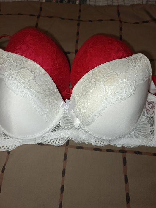 Продам бюстики чашка D