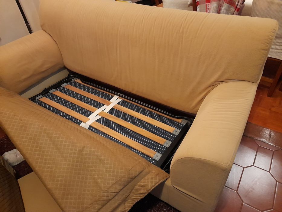 Sofá usado em bom estado.