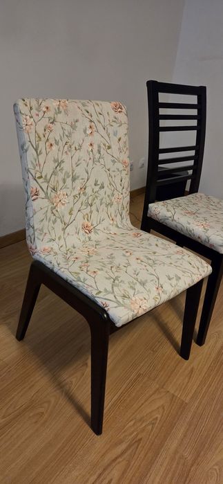 Mesa extensivel e 6 Cadeiras forradas
