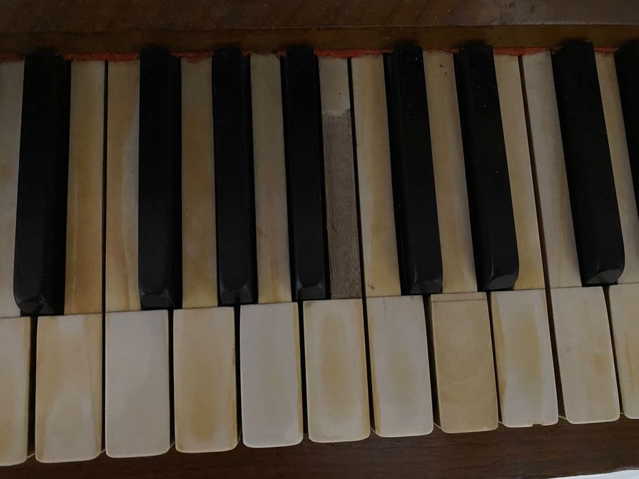 Pianino antyczne
