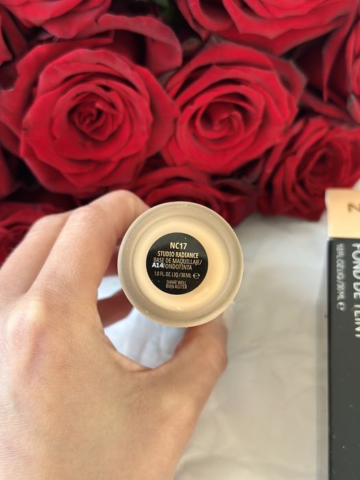 Podklad mac cosmetics studio radiance serum nc17
