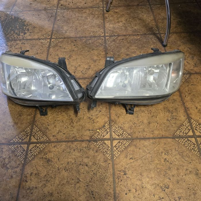 Lampa lampy prawa lewa przód przednia Opel Zafira A