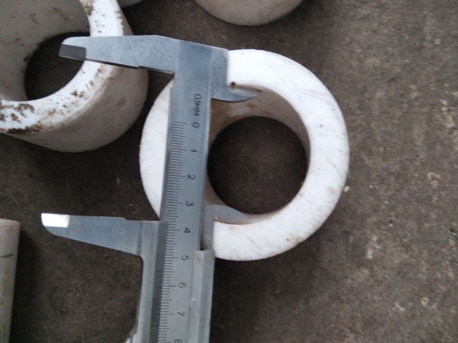 Обміняю або продам фторопластові втулки.