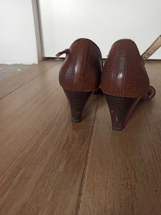 Caprice r.36 skórzane