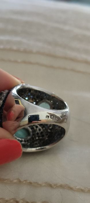 Anel em prata com pedras azuis