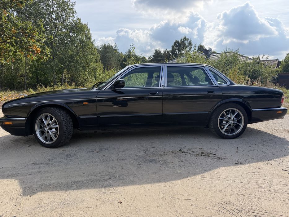 Jaguar XJ
