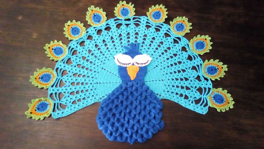 Pavão decorativo de crochê
