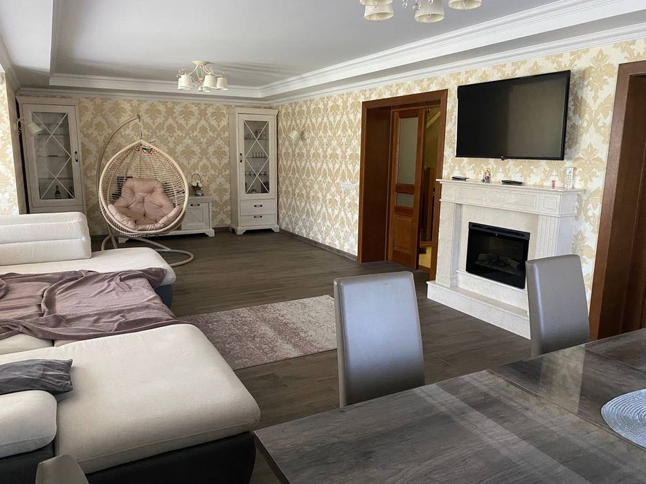 Продаж укомплектованого будинку з гаражем в районі Агропереробки!