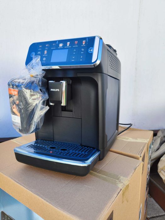 Кавомашина кофемашина Philips Series 5500 Lattego