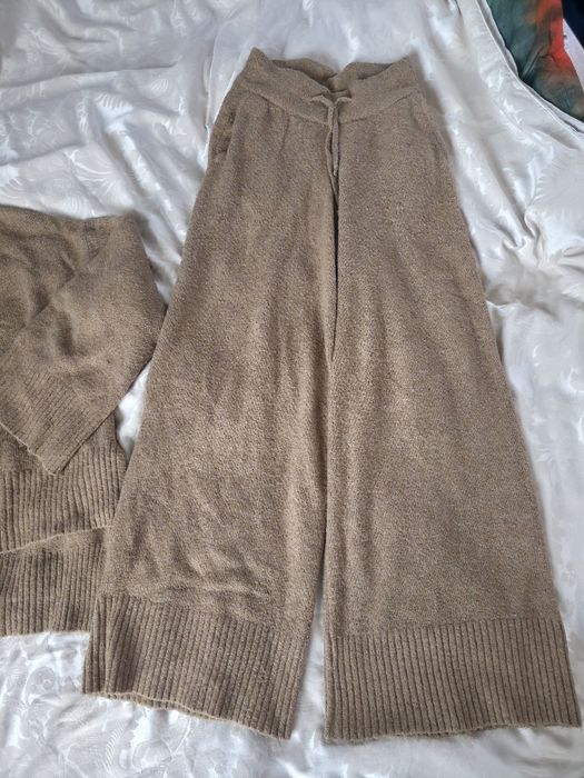 Dres damski swetr i szerokie spodnie