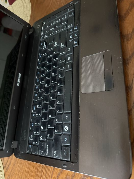 Laptop Samsung z ładowarką 17’