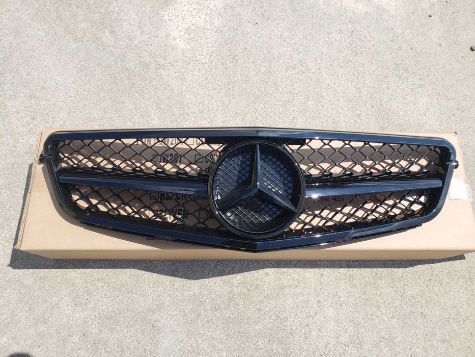 Решітка радиатора на Mercedes C-Class W204 2007-2014 год AMG стиль