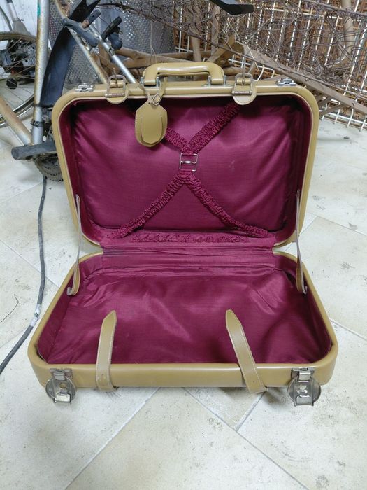 Malote antigo no estado real que se encontra nas fotos