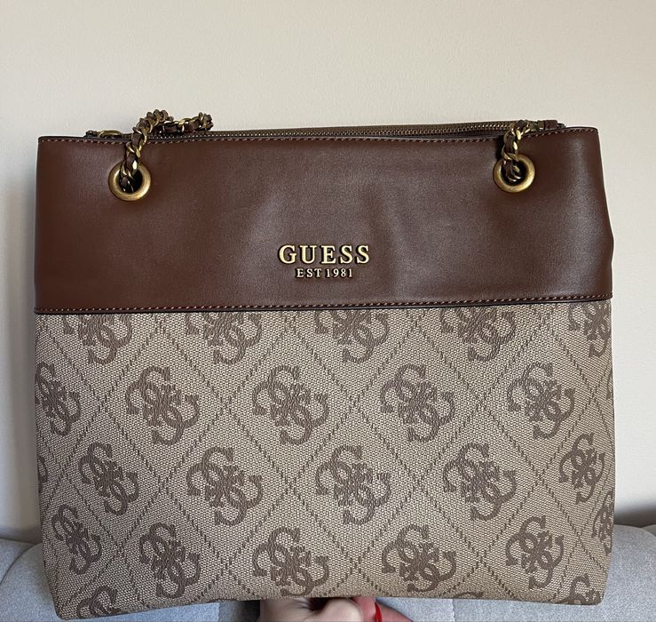 Torebka Guess z łańcuszkiem