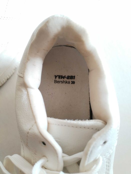 Ténis Bershka ,brancos