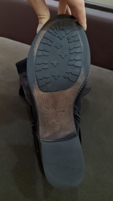 Коричневі жіночі ботфорди Via Vai