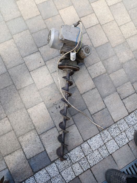 Podajnik ślimakowy do pieca