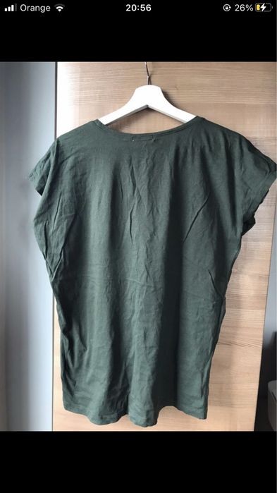 T-shirt z kwiatowym nadrukiem khaki ciemna zieleń