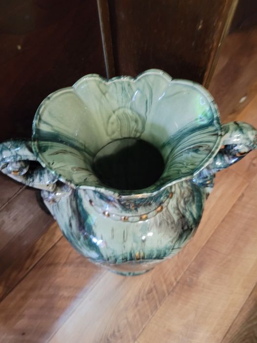 Продам новую напольную большую керамическую вазу керамическую вазу.