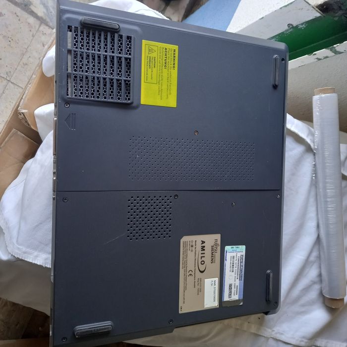 Vendo computador portátil muito antigo.