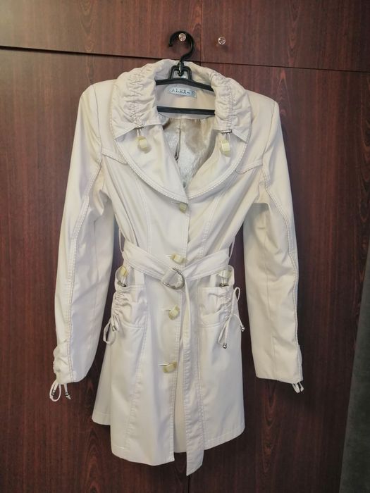 Плащ жіночий бежевий