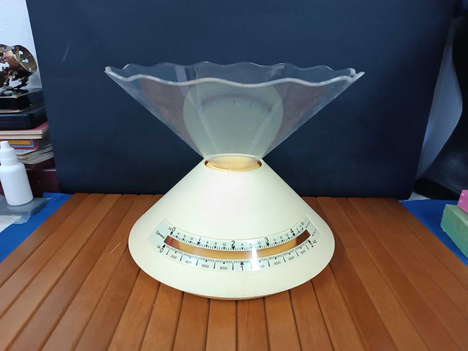 Fabulosa balança de cozinha Guzzini Italiana. Peça de Design