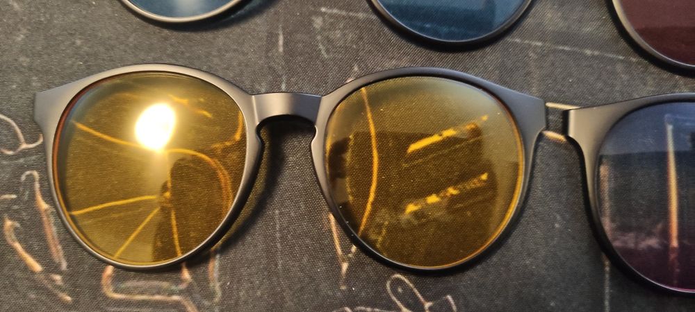 Óculos graduados novos com lentes magnéticas de sol