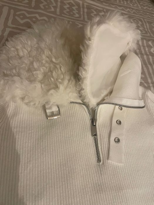 Blusa canelada com pêlo na gola removível NOVA