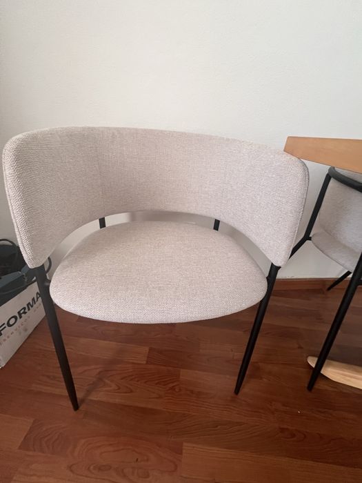 Conjunto mesa e 6 cadeiras