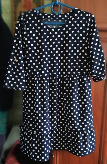 Продам сукню в горошок.
