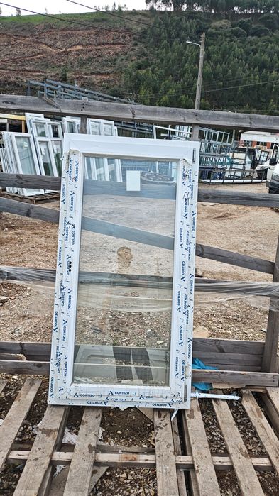 Portas e Janelas em PVC – Oscilobatentes, Vidro Duplo, Várias Medidas