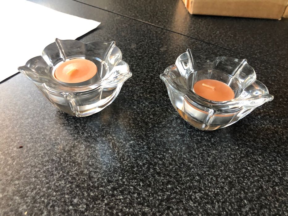 Castiçais de cristal em forma de flor