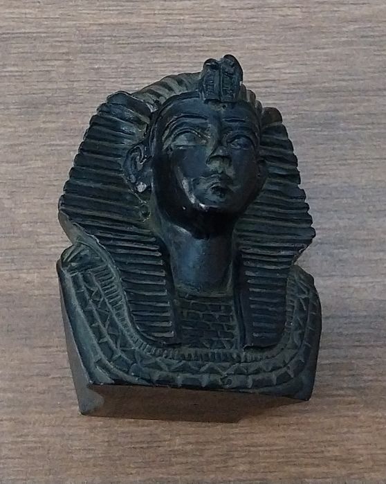 Estatueta/busto do faraó egipcio Tutankhamon