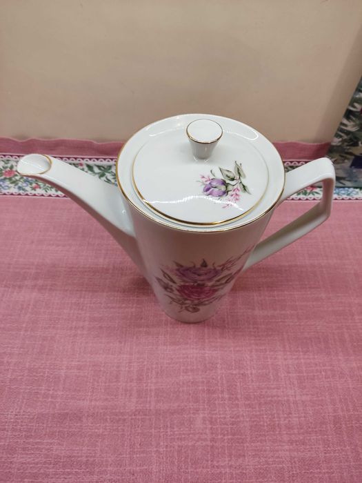 Dzbanek porcelanowy Chodzież z kwiatowym motywem