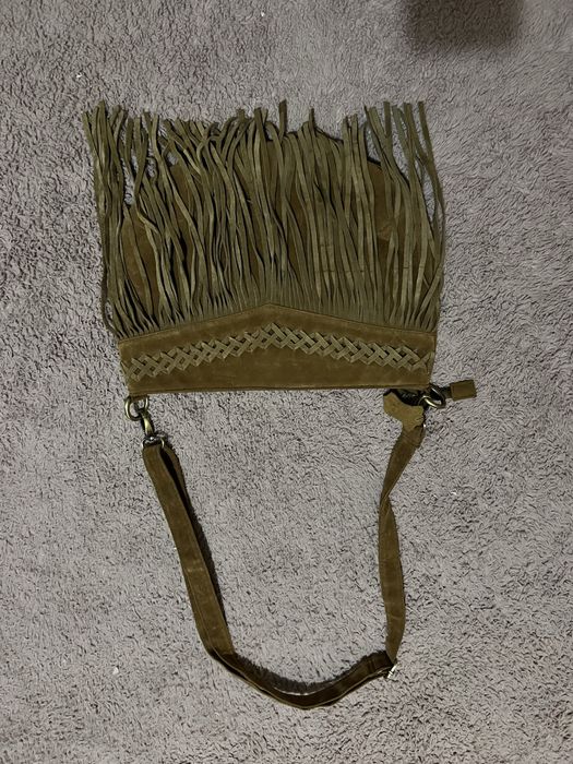 Mala trira colo com franjas.