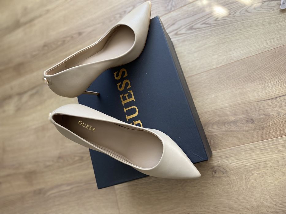 Szpilki Guess r 39