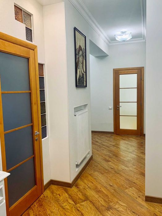 Продам красивую 2к сталинку в самом центре города