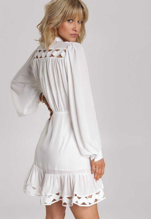 Biała sukienka mini rozmiar M z falbankami i wstawkami z koronki