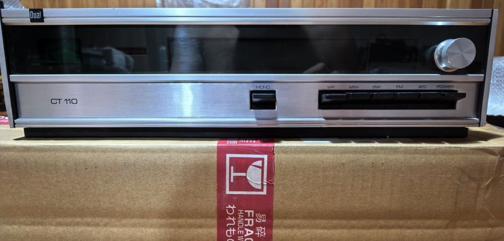Радио тюнер Dual CT 110 Stereo ,диапазон -"FM (87.5–108 МГц), MW (СВ), LW (ДВ) и SW (КВ)"
