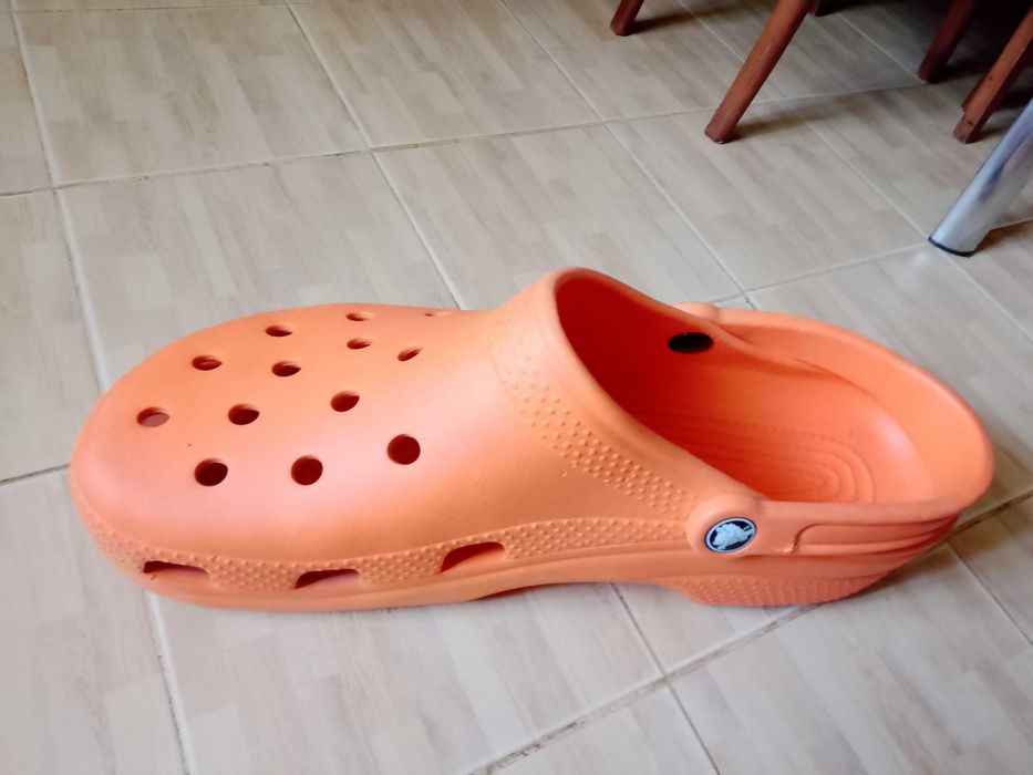 croc gigante para decoração