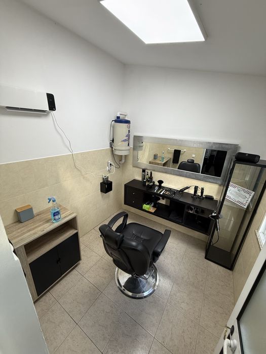 Posto de barbeiro completo – cadeira + bancada + cabine de vidro ( negociavel )