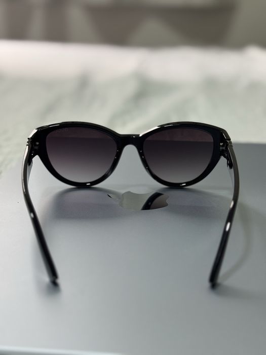 Óculos Gucci Pretos com Logo Metalizada NOVO