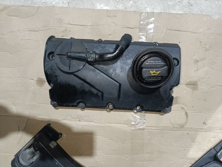 Клапанная крышка Skoda Octavia A5 Volkswagen Audi Seat 1.9 2.0 TDI