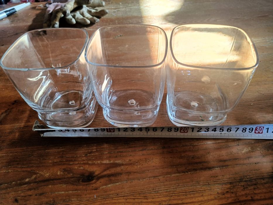 3 szklane doniczki