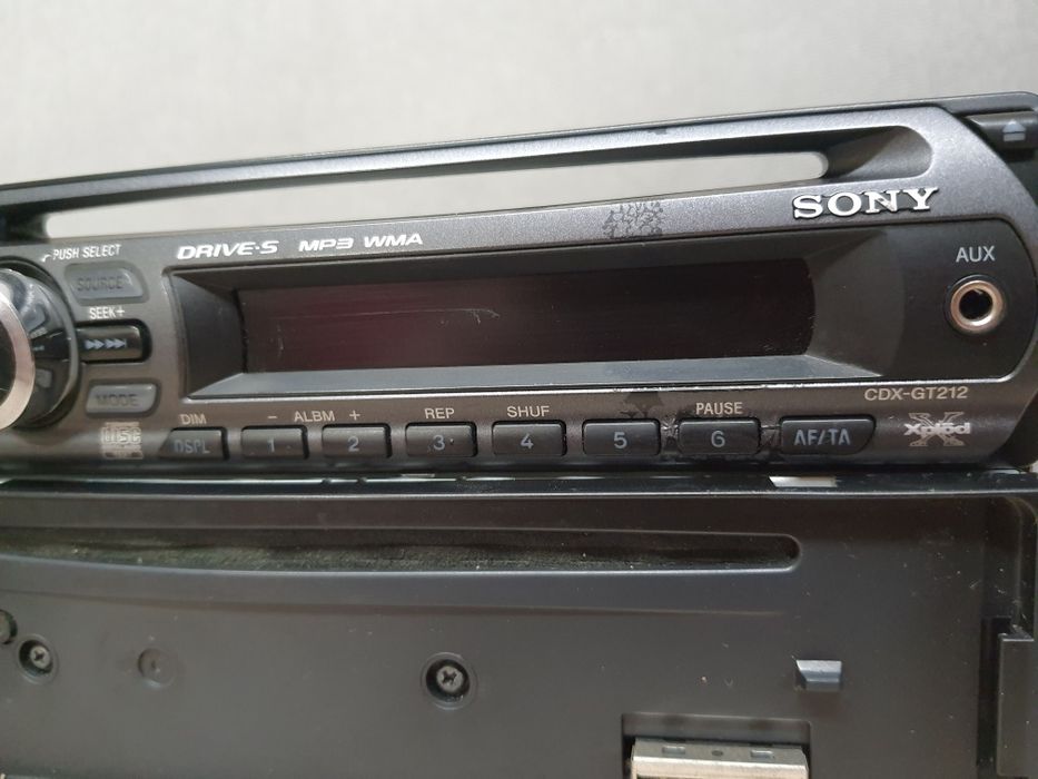 Radio samochodowe Sony CD z MP3 AUX CDX-GT212 4x45W Czerwone Audi Fiat