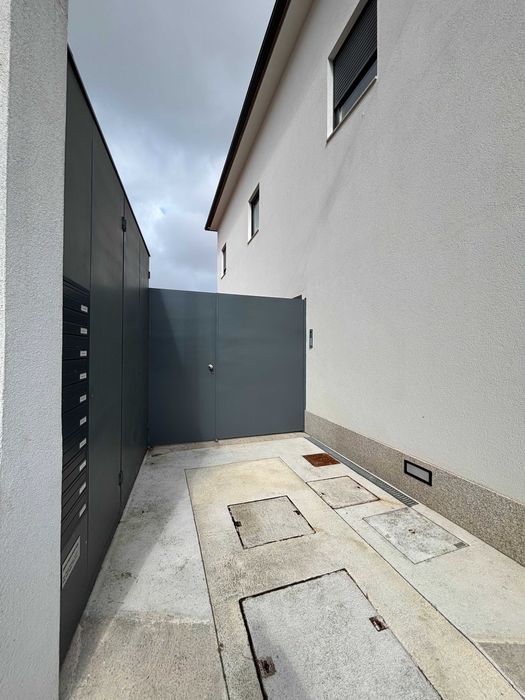 Arrenda-se Moradia em Banda Moderna Totalmente Mobilada em Gaia | Fully Furnished Open Space House in Gaia
