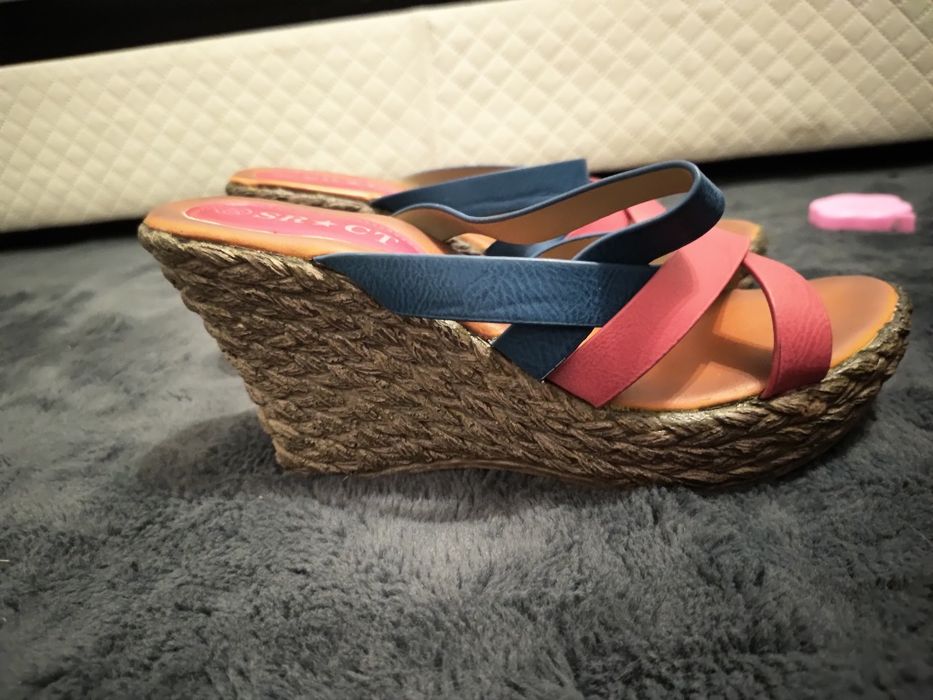Buty na koturnie