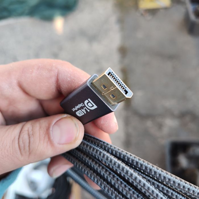 Kable, przewody,kabel  USB, typ-c, HDMI,Displayport oraz inne. Około 1